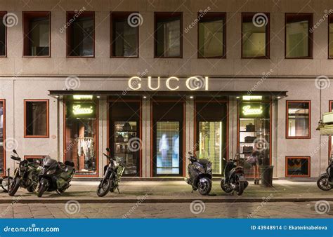 Stipendi presso Gucci, Milan 